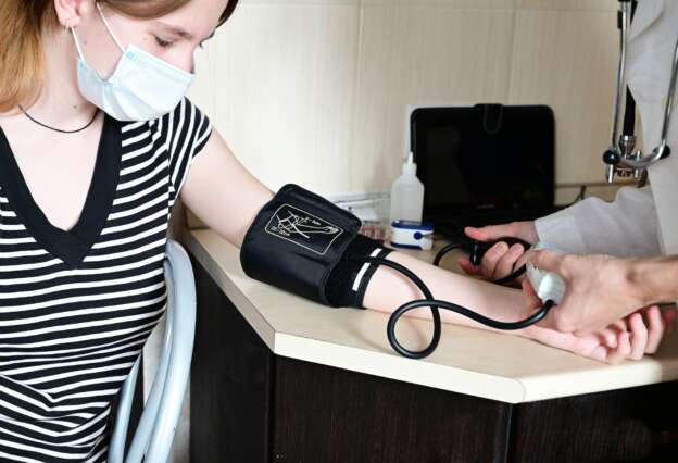 pressure measurement, doctor's office, tonometer, health care, at the doctor's, disease prevention